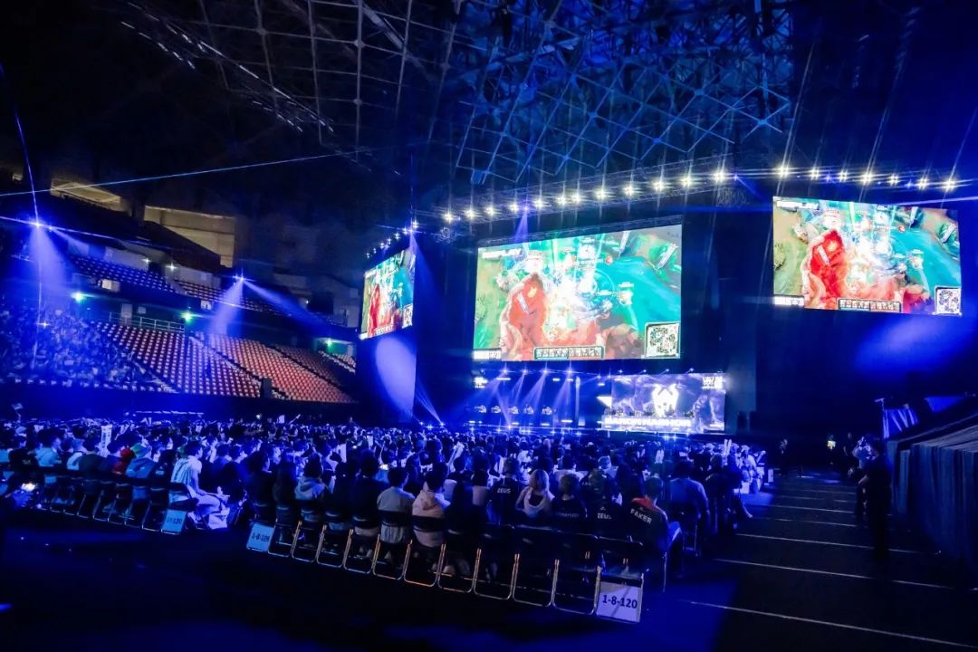 积极拼抢撞
